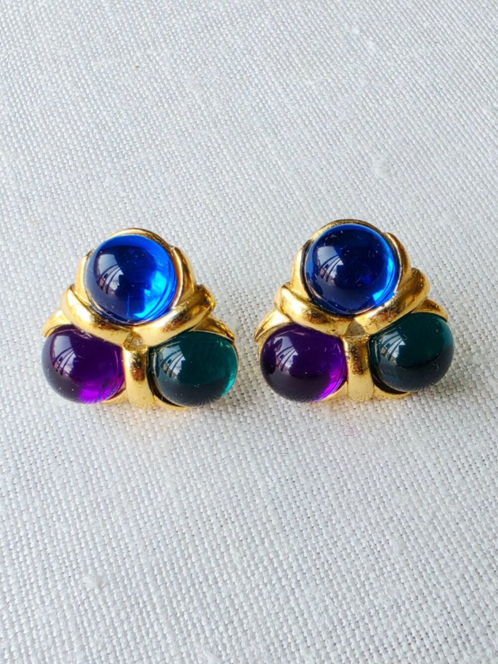 Vintage Trifari TM Tricolor Cabochon Stud Earrings Gold Tone 80s 90s EXCELLENT
